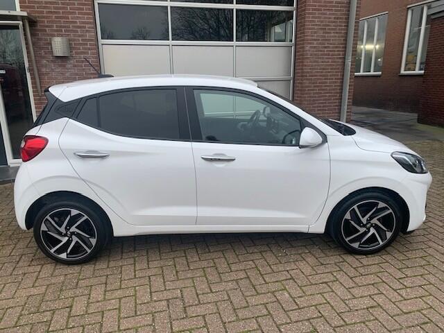Hyundai I 10 1.0 Premium Camera / Verwarmd stuur-stoelen / Navigatie