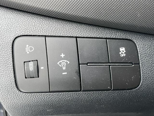 Hyundai I 10 1.0i Comfort / Navigatie / Cruise control / Airco / Telefoon / Elektrisch bedienbare ramen + spiegels.