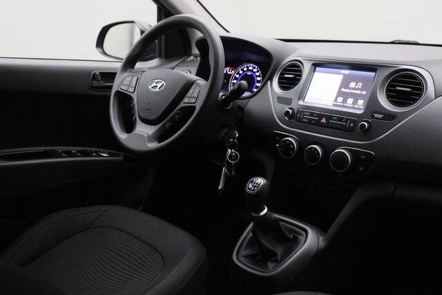 Hyundai I 10 1.0i Comfort 2019 | 1e Eigenaar | Navigatie | Carplay | DAB+ Radio | Cruise Control | Stuurwiel Bediening | Boekjes | 2 Sleutels | Elektrische Ramen | Lichtmetalen Velgen | Nationale Autopas