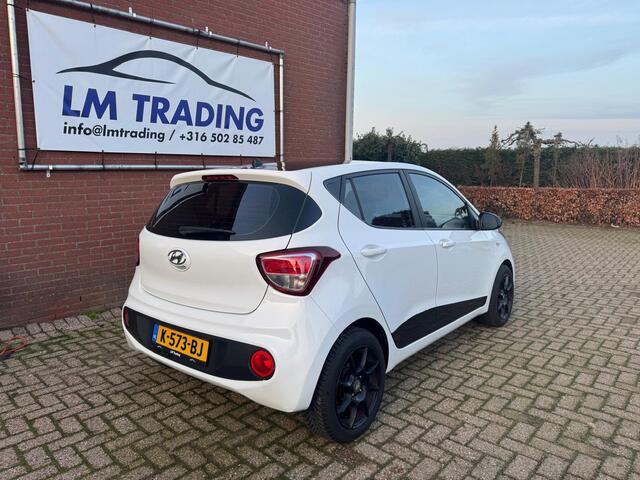 Hyundai I 10 1.0i i-Motion CRUISE LMV AIRCO 5-DEURS RECENT ONDERHOUD GEHAD APK 15-12-2026, 2 SLEUTELS + ONDERHOUDSBOEKJE AANWEZIG!