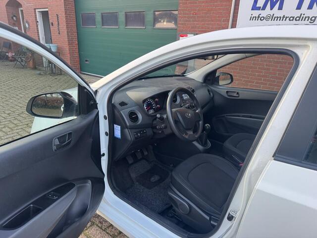 Hyundai I 10 1.0i i-Motion CRUISE LMV AIRCO 5-DEURS RECENT ONDERHOUD GEHAD APK 15-12-2026, 2 SLEUTELS + ONDERHOUDSBOEKJE AANWEZIG!