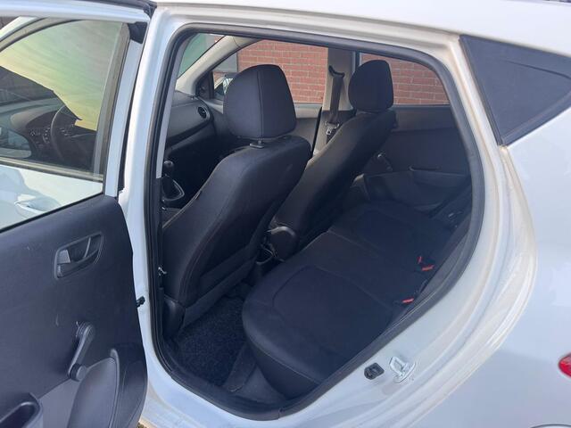 Hyundai I 10 1.0i i-Motion CRUISE LMV AIRCO 5-DEURS RECENT ONDERHOUD GEHAD APK 15-12-2026, 2 SLEUTELS + ONDERHOUDSBOEKJE AANWEZIG!