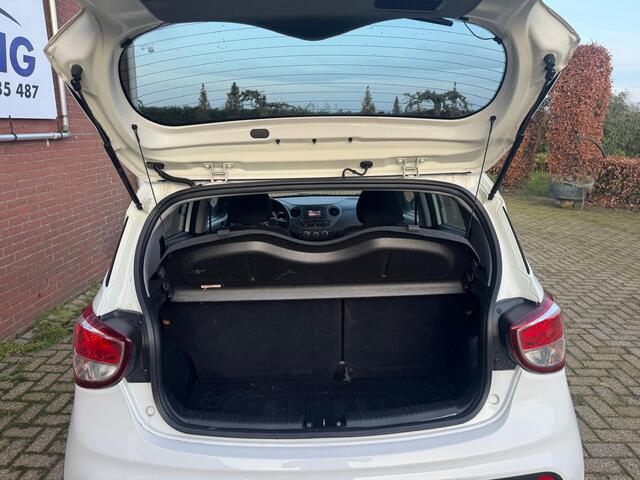 Hyundai I 10 1.0i i-Motion CRUISE LMV AIRCO 5-DEURS RECENT ONDERHOUD GEHAD APK 15-12-2026, 2 SLEUTELS + ONDERHOUDSBOEKJE AANWEZIG!