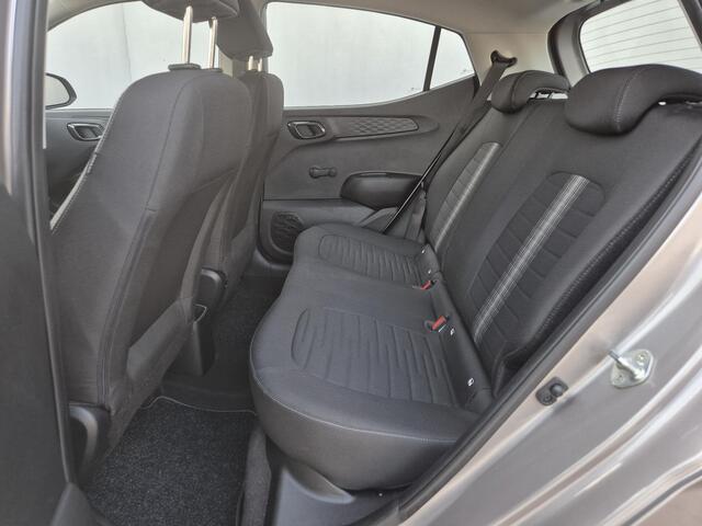 Hyundai I 10 1.0 Comfort 5-zits Automaat / Dealer onderhouden / Fabrieksgarantie tot 03-2028 / Airco / Cruise control / Navigatie via Apple Carplay of Android Auto / Elektrische ramen voor / Lane assist /