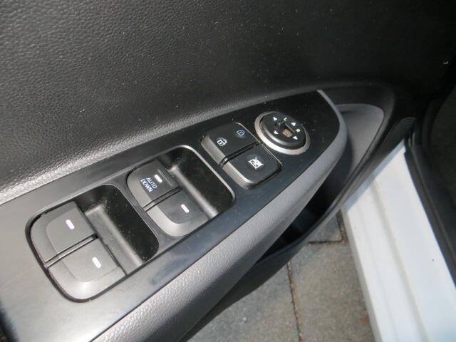 Hyundai I 10 1.0i Comfort rijdbare schade !!! airco ,cruise ,elek pakket