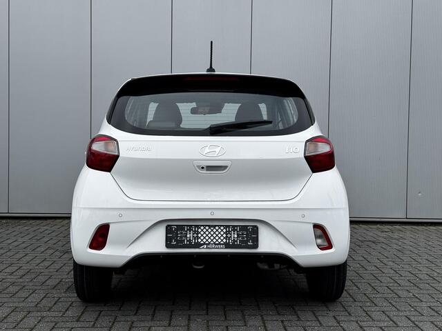 Hyundai I 10 1.0 Premium / uit voorraad leverbaar / Rijklaar incl ¤ 1500 korting voor ¤ 22.619 / Climate Control / Navigatie / Cruise Control / Achteruitrijcamera en parkeersensoren /