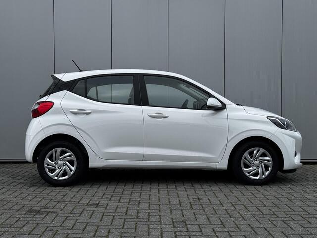 Hyundai I 10 1.0 Premium / uit voorraad leverbaar / Rijklaar incl ¤ 1500 korting voor ¤ 22.619 / Climate Control / Navigatie / Cruise Control / Achteruitrijcamera en parkeersensoren /