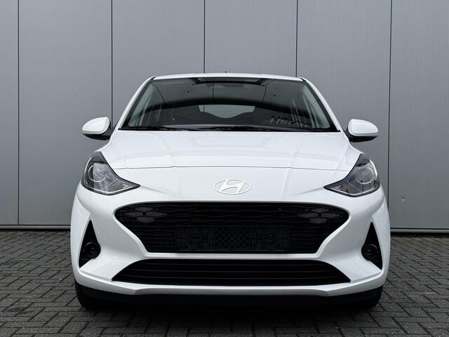 Hyundai I 10 1.0 Premium / uit voorraad leverbaar / Rijklaar incl ¤ 1500 korting voor ¤ 22.619 / Climate Control / Navigatie / Cruise Control / Achteruitrijcamera en parkeersensoren /