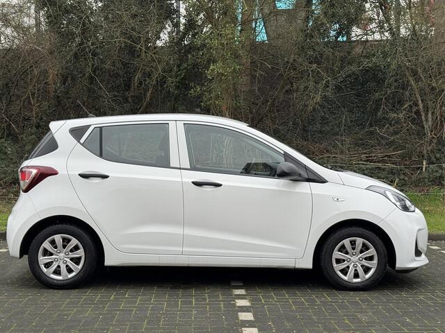 Hyundai I 10 5-deurs 1.0i i-Motion 67pk | TREKHAAK | AIRCO | ALLSEASON BANDEN | ELEKTRISCH PAKKET | LAGE KM-STAND! |