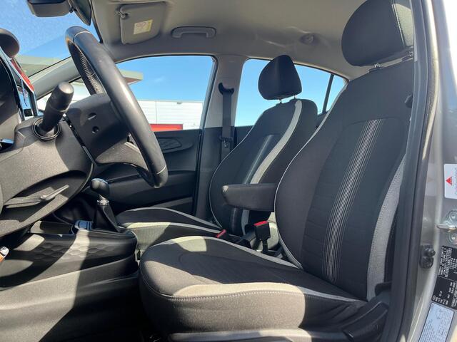 Hyundai I 10 1.0 Premium Zwart Dak | Camera | Carplay | Cruise | Two-Tone | Armsteun voor | NAVI