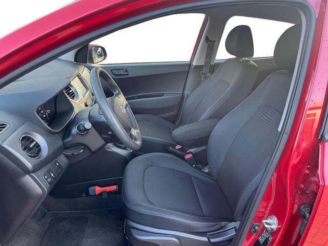 Hyundai I 10 5-deurs Comfort 1.0i i-Motion 67pk | NAVI | APPLE CARPLAY / ANDROID AUTO | PARKEERSENSOREN | LM-VELGEN | 100% ONDERHOUDEN! |