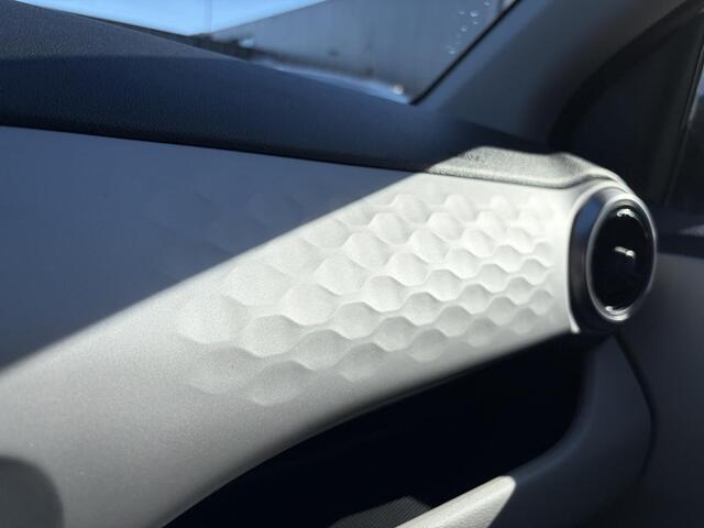 Hyundai I 10 1.0 Premium / Luxe licht interieur / Navigatie / Apple & Android Carplay / Achteruitrijcamera / Parkeersensoren achter / Elektrische ramen voor & achter /