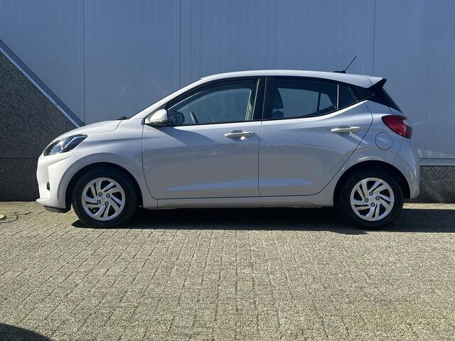 Hyundai I 10 1.0 Premium / Luxe licht interieur / Navigatie / Apple & Android Carplay / Achteruitrijcamera / Parkeersensoren achter / Elektrische ramen voor & achter /