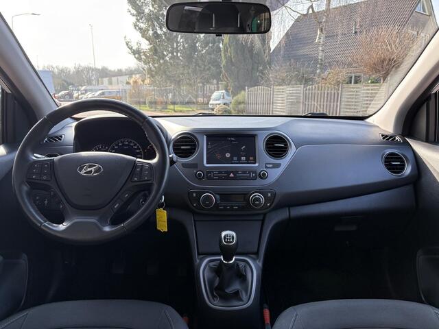 Hyundai I 10 1.0i Premium | Stoelverwarming | Sensoren | Navi
