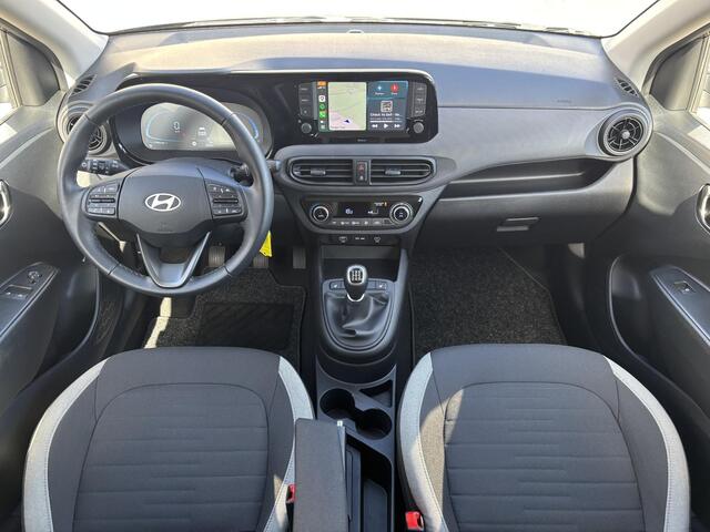 Hyundai I 10 1.0 Premium Handgeschakeld / Fabrieksgarantie tot 10-2029 / Stuur en Stoel verwarming / Achteruitrijcamera / Navigatie via Apple Carplay/Android Auto / Cruise control / Airco /