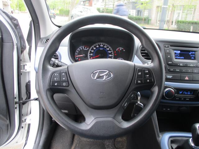 Hyundai I 10 1.0i i-Motion Comfort / AIRCO / P.D.C / NW-STAAT / 84dkm