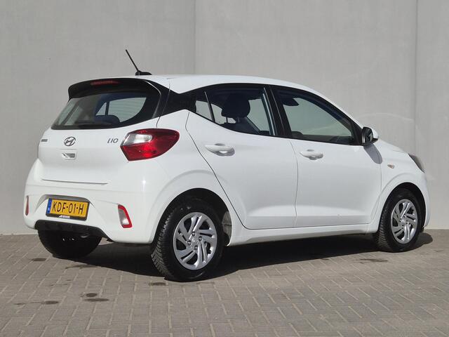 Hyundai I 10 1.0 / All season banden / Stuur- & Stoel verwarming / Navigatie via Apple Carplay of Android Auto / Climate control / Achteruitrijcamera / Cruise control / Elektrische ramen voor /