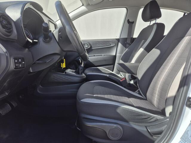 Hyundai I 10 1.0 / All season banden / Stuur- & Stoel verwarming / Navigatie via Apple Carplay of Android Auto / Climate control / Achteruitrijcamera / Cruise control / Elektrische ramen voor /