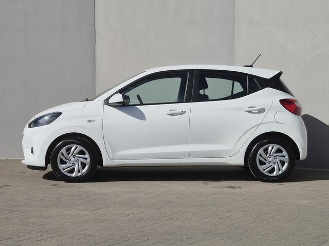 Hyundai I 10 1.0 / All season banden / Stuur- & Stoel verwarming / Navigatie via Apple Carplay of Android Auto / Climate control / Achteruitrijcamera / Cruise control / Elektrische ramen voor /