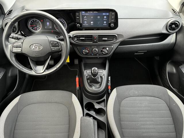 Hyundai I 10 1.0 Comfort / Navigatie d.m.v. Apple Carplay/Android auto / Cruise Control / Airco / Parkeersensoren achter / Bluetooth / All-season banden /