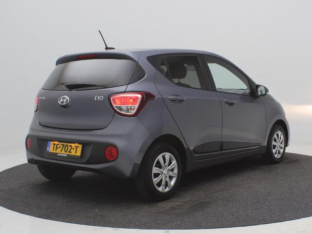 Hyundai I 10 1.0i i-Premium / 1e Eigenaar / Navigatie / Cruise Control / Android Auto/Apple CarPlay / Origineel Nederlands / Lichtmetalen Velgen / Privacy Glass / Winterbandenset / Stoelverwarming voor / Airco Climate Control /