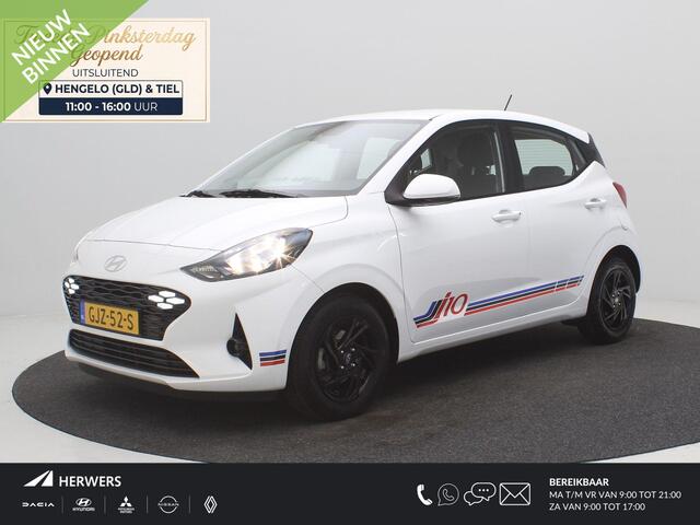 Hyundai I 10 1.0 Comfort "Edition" / Apple CarPlay & Android Auto / 14" LMV / Cruise Control / i10 Edition Striping / NL Auto / Dealer onderhouden / 1ste Eigenaar / Airco / Lichtsensor / Fabrieksgarantie tot 25-10-2029 /