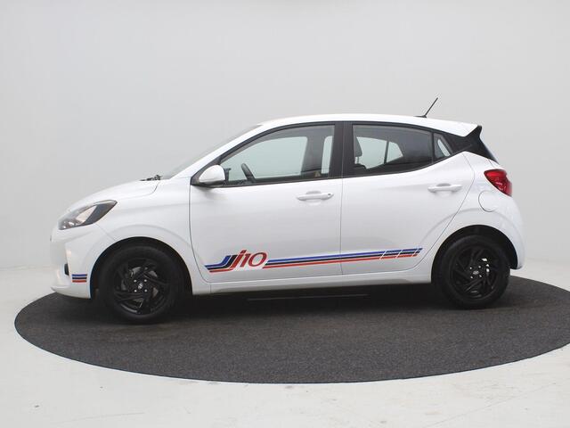 Hyundai I 10 1.0 Comfort "Edition" / Apple CarPlay & Android Auto / 14" LMV / Cruise Control / i10 Edition Striping / NL Auto / Dealer onderhouden / 1ste Eigenaar / Airco / Lichtsensor / Fabrieksgarantie tot 25-10-2029 /