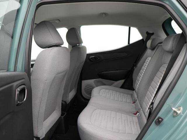 Hyundai I 10 4 zits 1.0 Premium | Apple carplay | Navigatie | Achteruitrij camera | Parkeersensoren achter | Bluetooth | Connected services | Cruise control | Armleuning bestuurder | Spraakbediening |