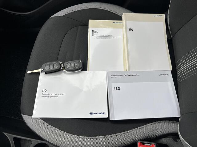 Hyundai I 10 1.0 Comfort Smart 5-zits / Automaat / Stuur- en stoelverwarming / Camera / Airco / Navigatie / Apple Carplay Android / DAB radio / 15" LM wielen & All Season banden /