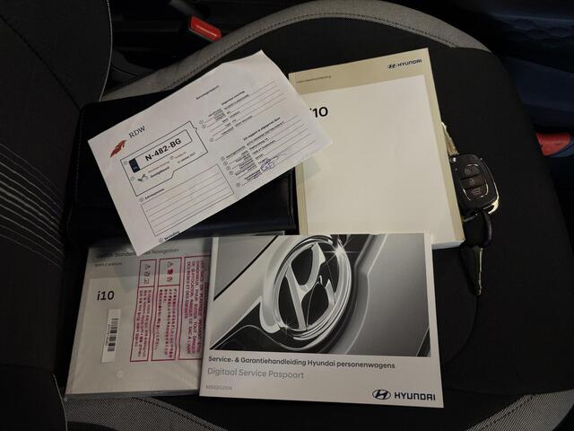 Hyundai I 10 1.0 Comfort Smart 5-zits / Automaat / Apple Carplay/Android Auto / Airco / Cruise Control / All-season / Navigatie /