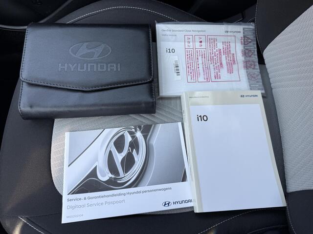 Hyundai I 10 1.0 Premium Navigatie / Camera / Cruise Control / Sensoren Achter / Apple&Android Carplay / Bluetooth / DAB / All-Season banden