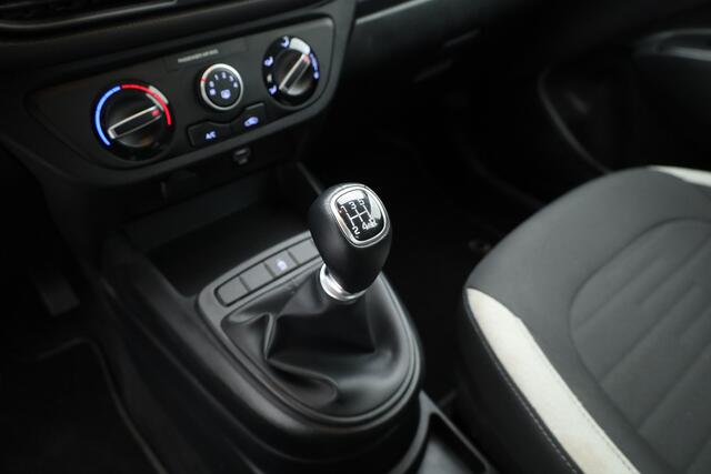 Hyundai I 10 1.0 Comfort 5-zits | Rijklaar!! | Cruise Control | Lane Assist | DAB | Apple CarPlay & Android Auto