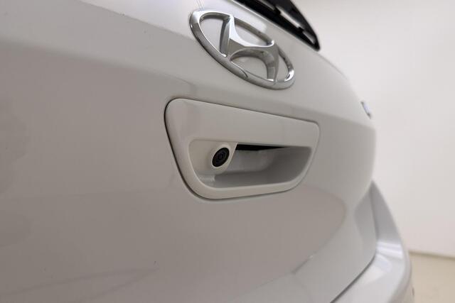 Hyundai I 10 1.0 Premium | Camera | Parkeersensoren | Climate control | Weinig kilometers | Cruise control | DAB Radio