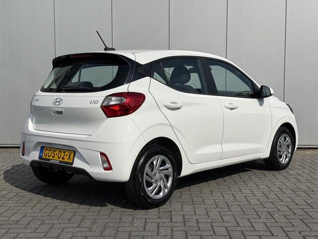 Hyundai I 10 1.0 Comfort Smart Dealer onderhouden / All season banden / Navigatie / Achteruitrijcamera / Apple CarPlay en Android Auto / Eerste eigenaar