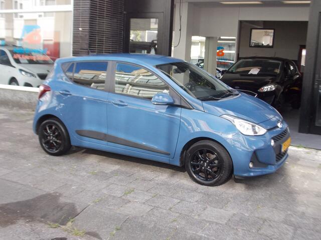 Hyundai I 10 1.0i i-Premium NAVI AIRCO CARPLAY