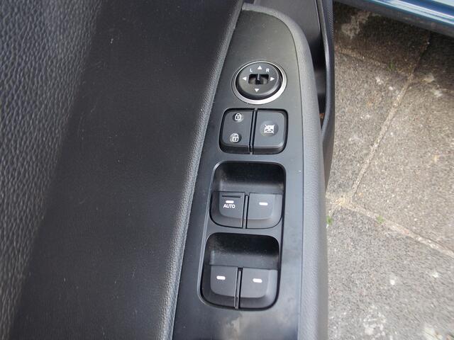 Hyundai I 10 1.0i i-Premium NAVI AIRCO CARPLAY