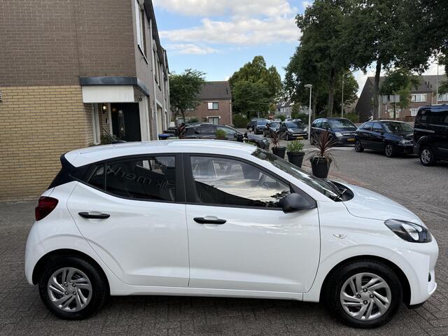 Hyundai I 10 1.0 Comfort / Airco/ Navigatie/ Cruise/ Apple carplay/ Digitaal dashbord