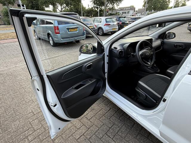 Hyundai I 10 1.0 Comfort / Airco/ Navigatie/ Cruise/ Apple carplay/ Digitaal dashbord