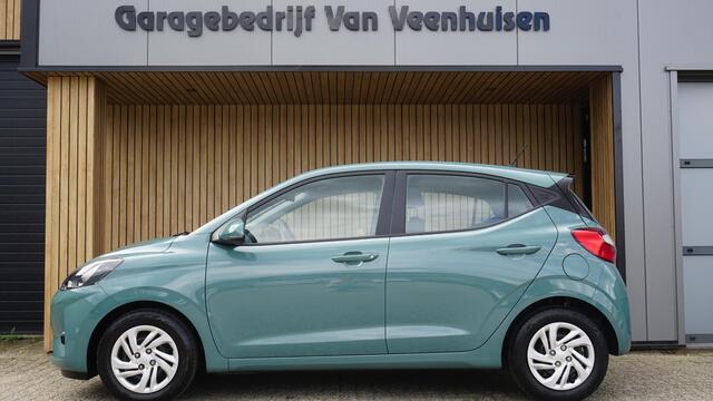 Hyundai I 10 1.0 67pk Comfort 5Drs Virtual-Cockpit Cruisecontrol Navi A-Camera LED 39072km! *NL auto* Mangrove Green!
