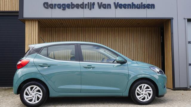 Hyundai I 10 1.0 67pk Comfort 5Drs Virtual-Cockpit Cruisecontrol Navi A-Camera LED 39072km! *NL auto* Mangrove Green!