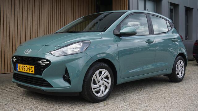 Hyundai I 10 1.0 67pk Comfort 5Drs Virtual-Cockpit Cruisecontrol Navi A-Camera LED 39072km! *NL auto* Mangrove Green!