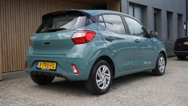 Hyundai I 10 1.0 67pk Comfort 5Drs Virtual-Cockpit Cruisecontrol Navi A-Camera LED 39072km! *NL auto* Mangrove Green!