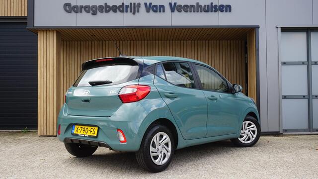 Hyundai I 10 1.0 67pk Comfort 5Drs Virtual-Cockpit Cruisecontrol Navi A-Camera LED 39072km! *NL auto* Mangrove Green!