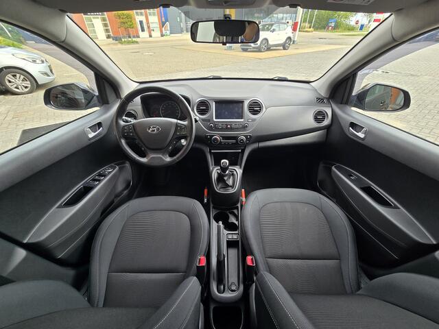 Hyundai I 10 1.0i Premium Stoel/Stuur Verwarming | Airco | Fietsendrager | Navi | Apple Carplay/Android Auto