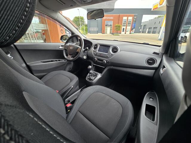 Hyundai I 10 1.0i Premium Stoel/Stuur Verwarming | Airco | Fietsendrager | Navi | Apple Carplay/Android Auto