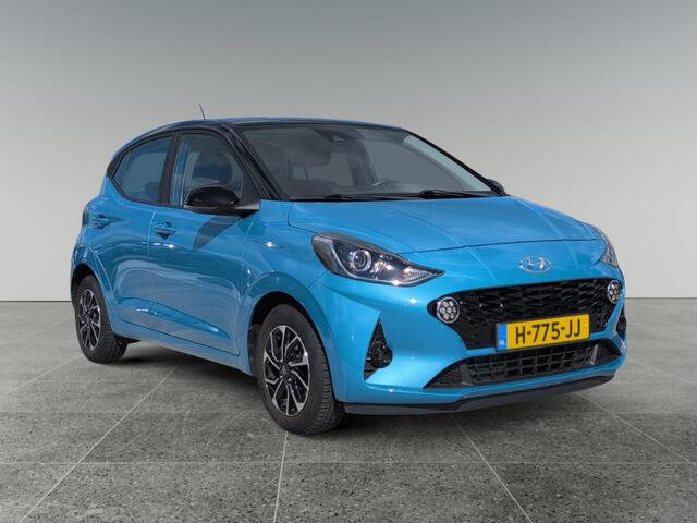 Hyundai I 10 5-deurs Premium 1.0 MPi 67pk | DAKKLEUR ZWART | CLIMA | NAVI | APPLE CARPLAY / ANDROID AUTO | 16'' BICOLOR LM-VELGEN | CAMERA | ALLSEASON BANDEN |