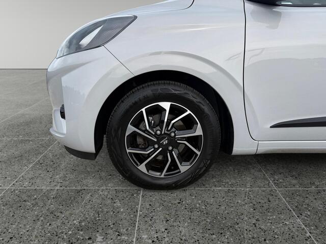 Hyundai I 10 5-deurs 1.0 67pk Automaat Premium 5-zits | NAVI | LM-VELGEN | APPLE CARPLAY/ANDROID AUTO | CAMERA | FABR.GAR 7-2030 |