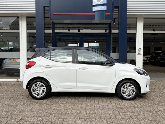 Hyundai I 10 1.0 Comfort Smart 5-zits / 5-Deurs / NL-Auto / Dealer-Onderhouden / Cruise-Control / Apple-Carplay & Android-Auto / DAB Radio-Bluetooth / Navi / Camera / ENZ.