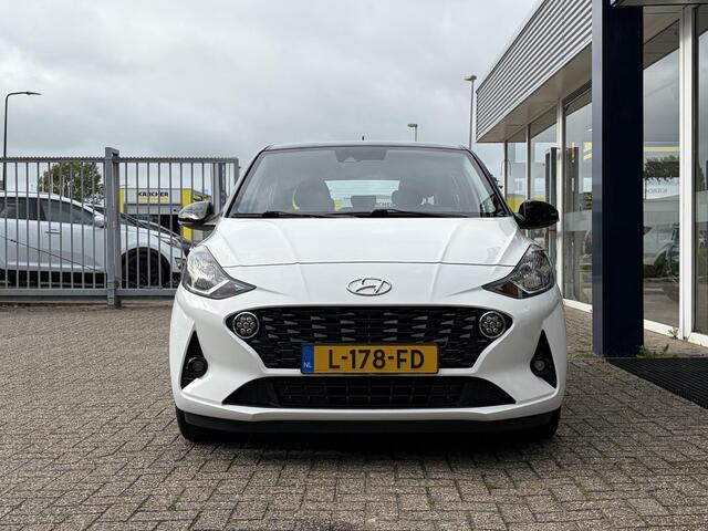 Hyundai I 10 1.0 Comfort Smart 5-zits / 5-Deurs / NL-Auto / Dealer-Onderhouden / Cruise-Control / Apple-Carplay & Android-Auto / DAB Radio-Bluetooth / Navi / Camera / ENZ.