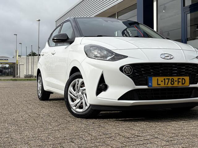 Hyundai I 10 1.0 Comfort Smart 5-zits / 5-Deurs / NL-Auto / Dealer-Onderhouden / Cruise-Control / Apple-Carplay & Android-Auto / DAB Radio-Bluetooth / Navi / Camera / ENZ.